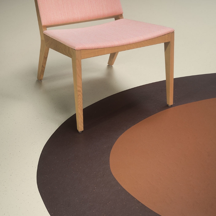 Pilt Marmoleum Cocoa 2.5 dark chocolate 3581